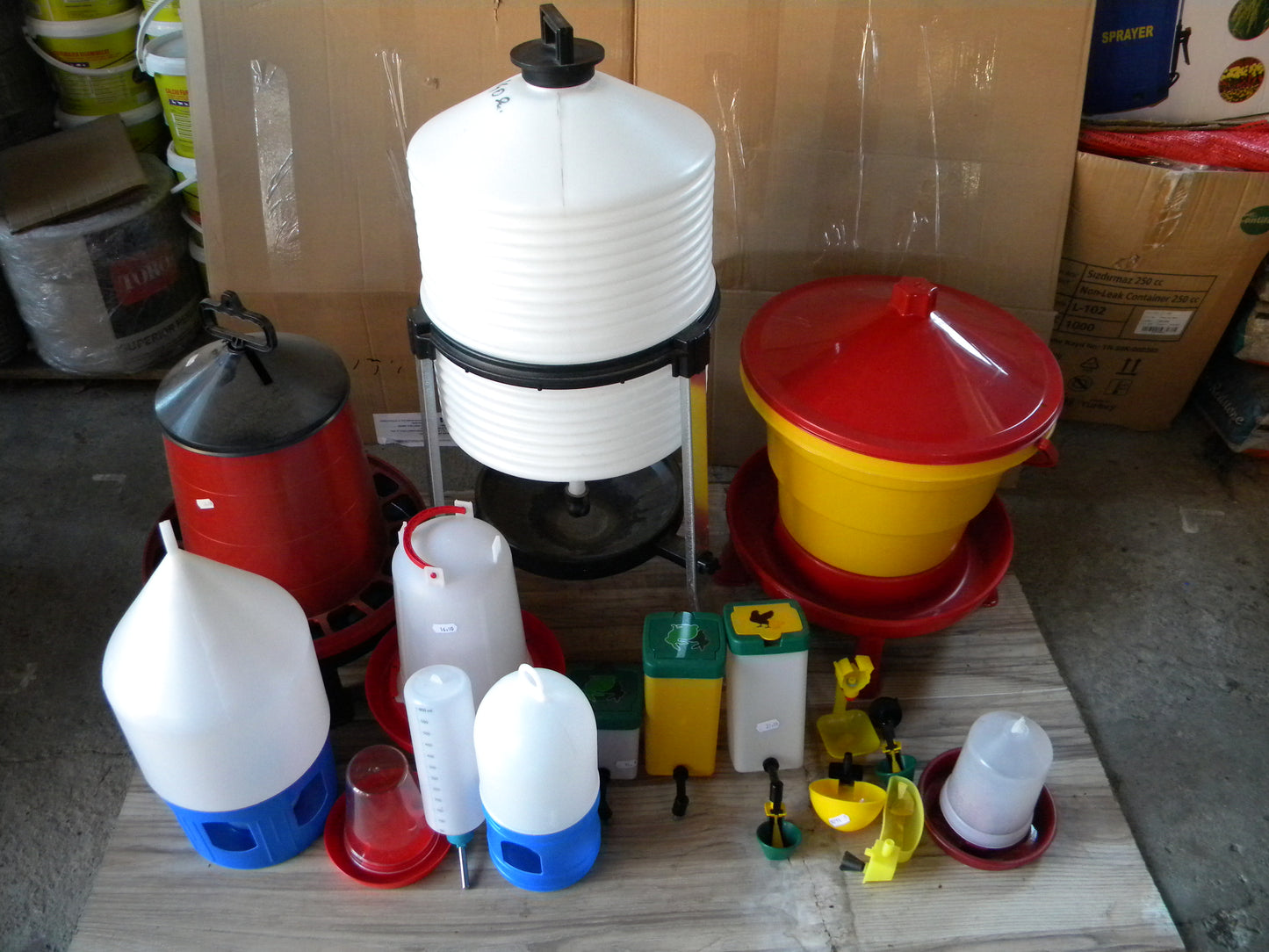 Adapator pasari cu maner  si picioare 3 L