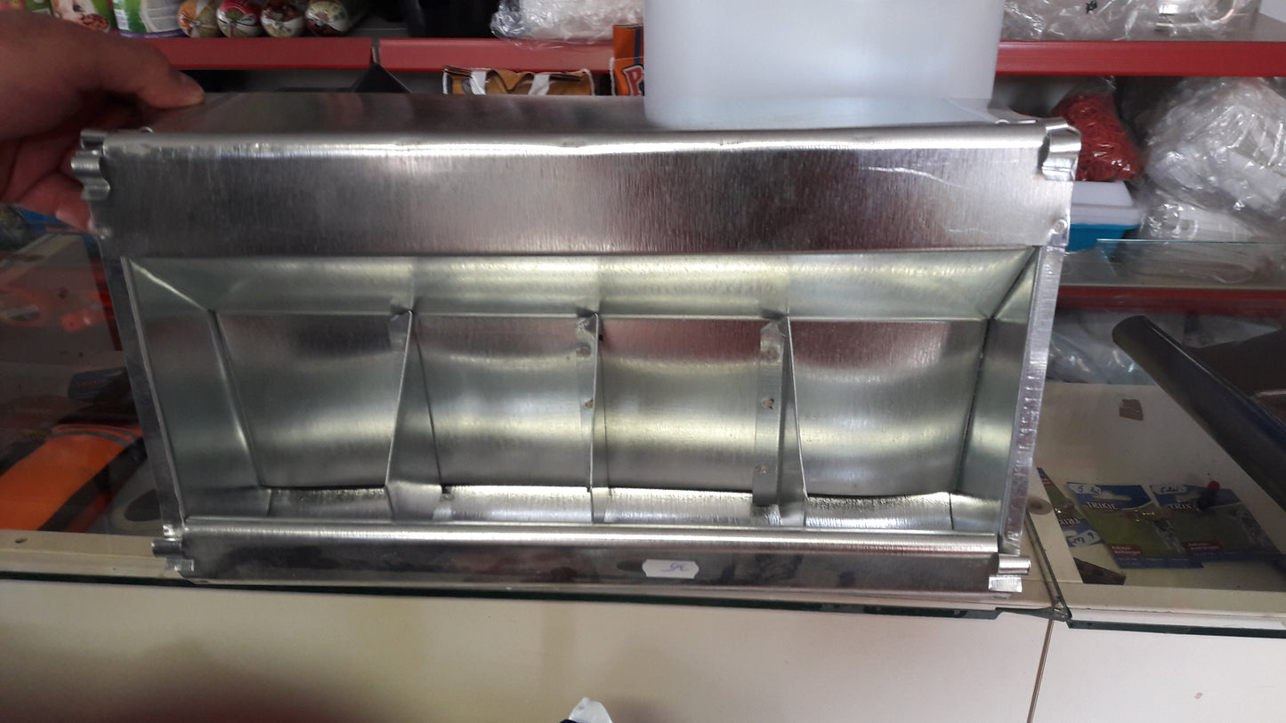 Hranitor iepuri din tabla zincata 4 comp