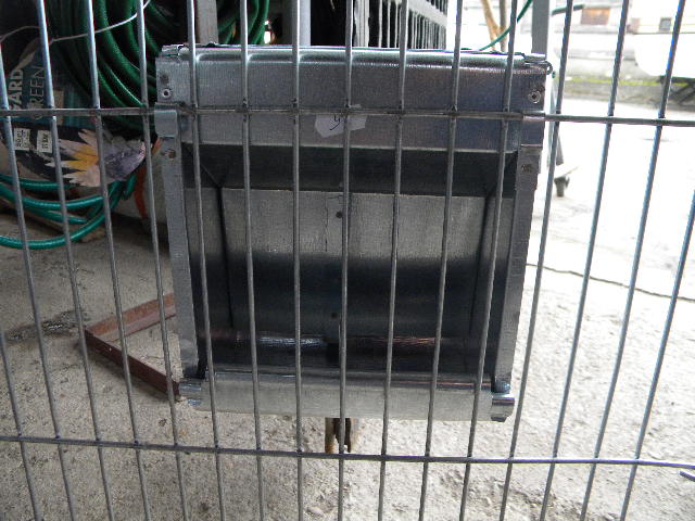 Hranitor iepuri din tabla zincata 2 comp