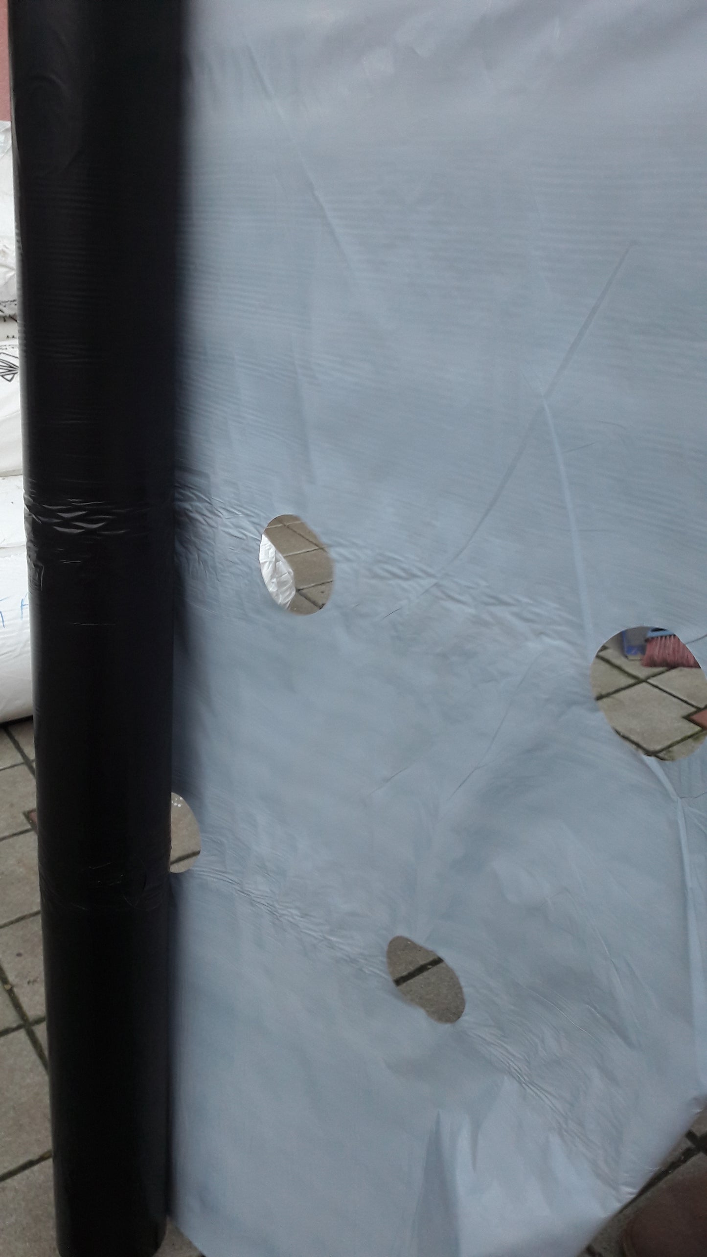 Folie mulcire  alb negru 30 microni perf  zig zag 30cm